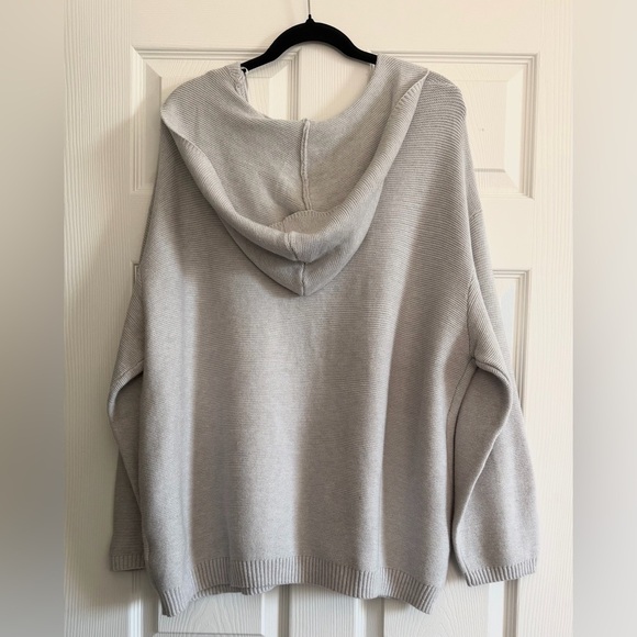 NWT Workshop Republic Clothing Light Gray Knit Top - Picture 2 of 4